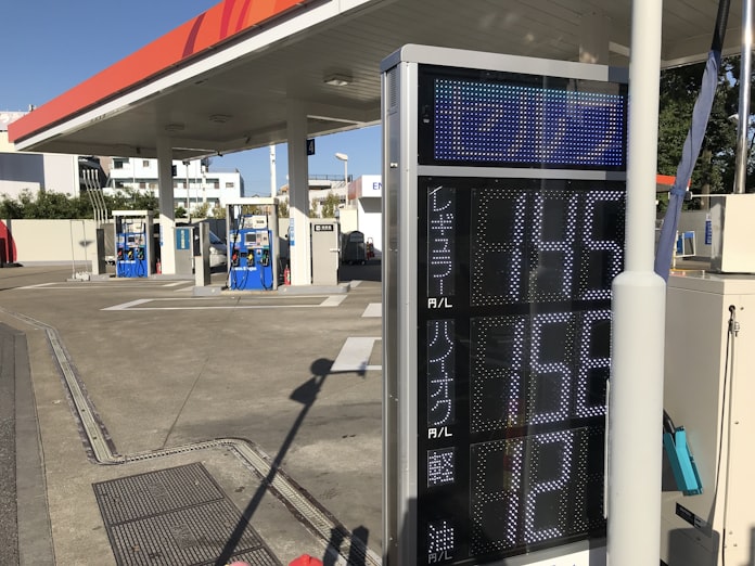 新型コロナ ガソリン 外出自粛でも異例の値上がり 原油高が背景 日本経済新聞 新型コロナ ガソリン 外出自粛でも異例の値上がり 原油高が背景 日本経済新聞