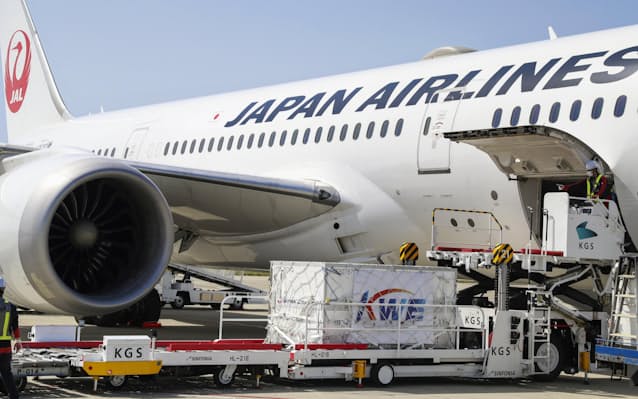 モデルナ製ワクチンが関空に到着 日本経済新聞
