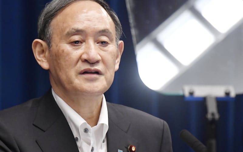 緊急事態宣言を月末まで延長し、4都府県に愛知、福岡両県を追加することを決め、記者会見する菅首相(7日午後、首相官邸) 緊急事態宣言を月末まで延長し、4都府県に愛知、福岡両県を追加することを決め、記者会見する菅首相(7日午後、首相官邸)
