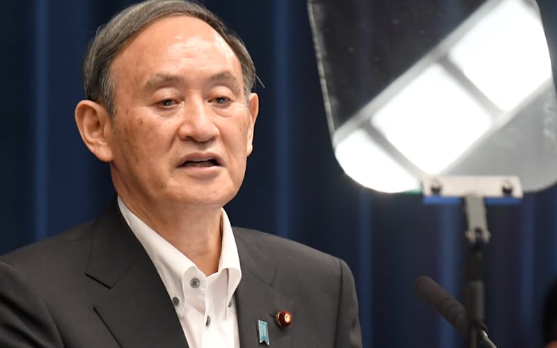 緊急事態宣言を5月末まで延長し、4都府県に愛知、福岡両県を追加することを決め、記者会見する菅首相(7日午後、首相官邸) 緊急事態宣言を5月末まで延長し、4都府県に愛知、福岡両県を追加することを決め、記者会見する菅首相(7日午後、首相官邸)