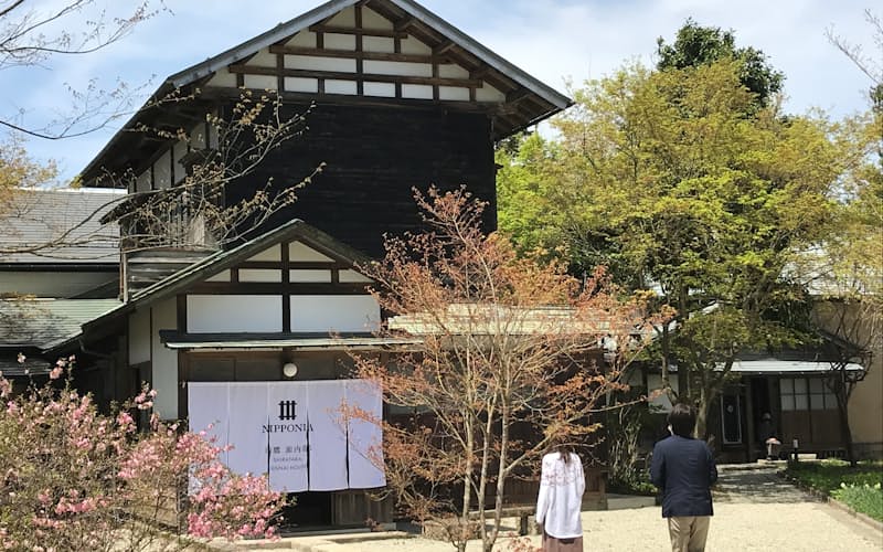 明治・大正期に建てられた蔵屋敷を改築した(山形県白鷹町) 明治・大正期に建てられた蔵屋敷を改築した(山形県白鷹町)