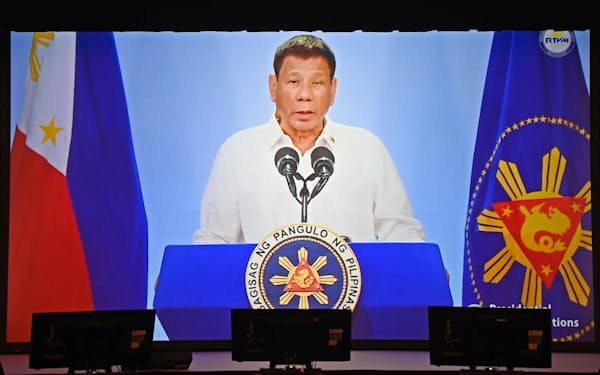 「アジアの未来」で講演するフィリピンのドゥテルテ大統領(21日午後、東京都千代田区)