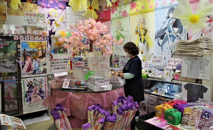 中四国もアニメ聖地で街おこし コロナ影響もファン支え 日本経済新聞 中四国もアニメ聖地で街おこし コロナ影響もファン支え 日本経済新聞