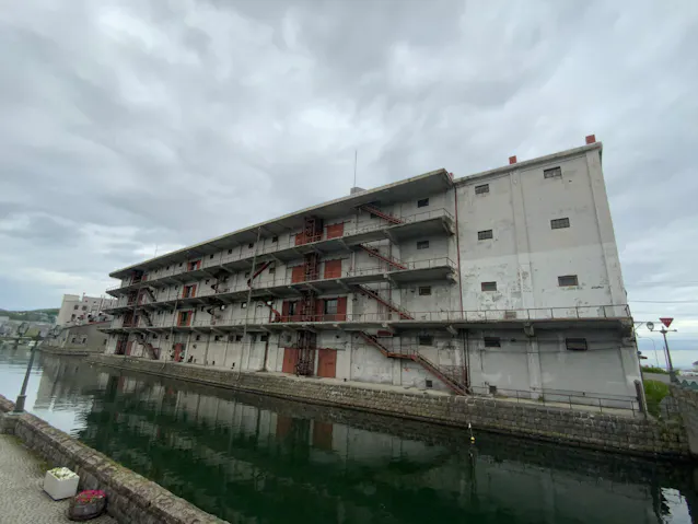 新型コロナ 小樽市 20年度観光客 33年ぶり300万人割れ 日本経済新聞