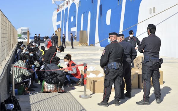 スペイン領セウタに移民7000人 アフリカ北端 最大規模 日本経済新聞 スペイン領セウタに移民7000人 アフリカ北端 最大規模 日本経済新聞