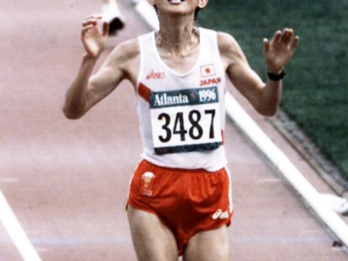 自分を褒めたい 有森銅メダル 1996年アトランタ五輪 日本経済新聞 自分を褒めたい 有森銅メダル 1996年アトランタ五輪 日本経済新聞