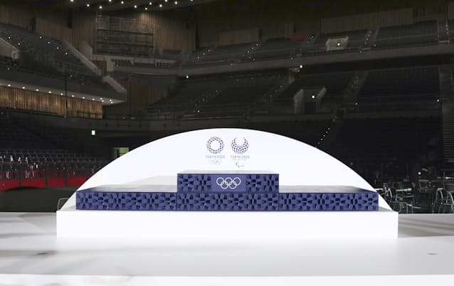 東京五輪の表彰台を発表 再生プラで持続可能性pr 日本経済新聞 東京五輪の表彰台を発表 再生プラで持続可能性pr 日本経済新聞