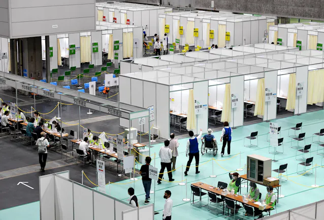 新型コロナ 大阪市の大規模接種始まる 初日1800人 14日以降拡充 日本経済新聞 新型コロナ 大阪市の大規模接種始まる 初日1800人 14日以降拡充 日本経済新聞