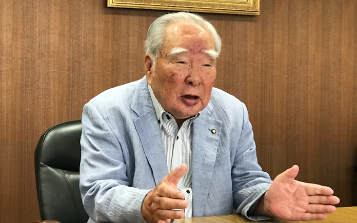 スズキの鈴木修会長 電動化を徹底 軽自動車残す 日本経済新聞