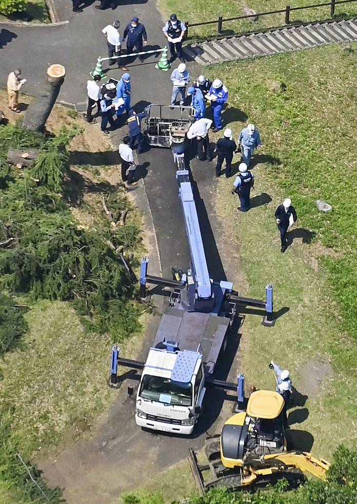 高圧線接触 2人死亡 横浜のゴルフ場で伐採中 日本経済新聞