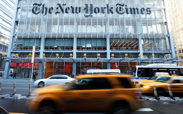 最高の栄誉とされる「公益部門」は米紙ニューヨーク・タイムズが受賞した=ロイター
