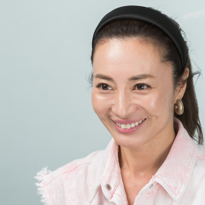 子育てのお手本は母 女優 新山千春さん 日本経済新聞 子育てのお手本は母 女優 新山千春さん 日本経済新聞