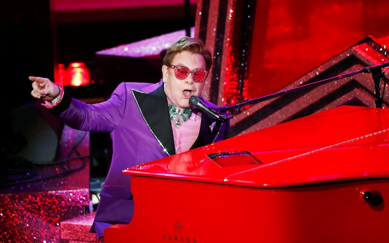 英人気ミュージシャンのエルトン・ジョンさんは英国のEU完全離脱で歌手やバンドのEU域内でのツアーが難しくなったと訴えた=ロイター 英人気ミュージシャンのエルトン・ジョンさんは英国のEU完全離脱で歌手やバンドのEU域内でのツアーが難しくなったと訴えた=ロイター