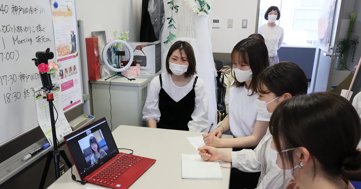 学内で本物の結婚式 学生が運営 キャンパス探訪 日本経済新聞 学内で本物の結婚式 学生が運営 キャンパス探訪 日本経済新聞