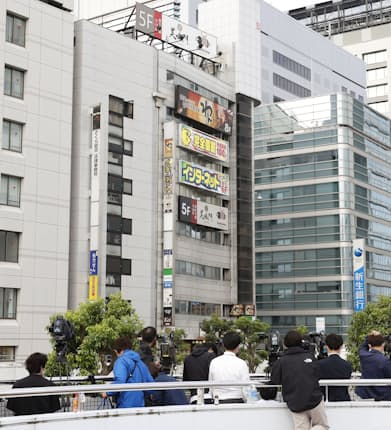 店員人質に男が立てこもり さいたまのネットカフェ 日本経済新聞 店員人質に男が立てこもり さいたまのネットカフェ 日本経済新聞