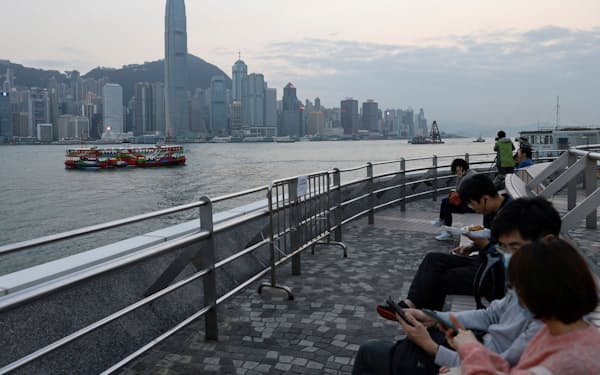 香港経済は中国との一体化が進む=ロイター