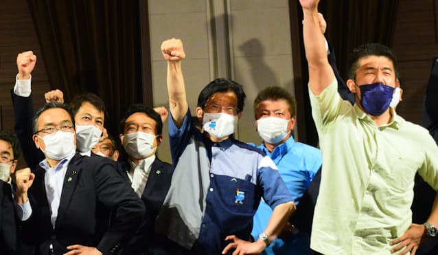 静岡知事選 川勝氏が4選 岩井氏との一騎打ち制す 日本経済新聞 静岡知事選 川勝氏が4選 岩井氏との一騎打ち制す 日本経済新聞