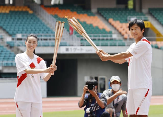 静岡で聖火リレー開始 荒川静香さん 貴重な火 日本経済新聞