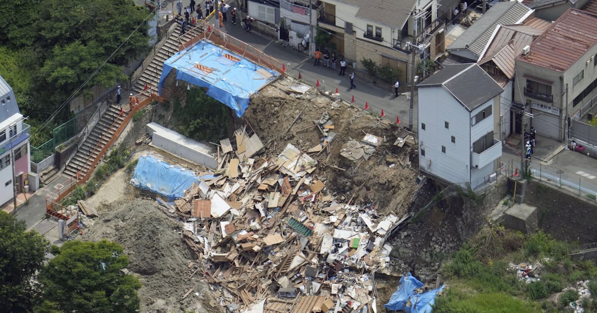 崖上から民家4軒崩落 大阪 西成 けが人なし 日本経済新聞