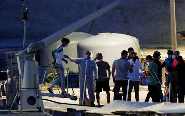 スペイン領セウタに移民7000人 アフリカ北端 最大規模 日本経済新聞 スペイン領セウタに移民7000人 アフリカ北端 最大規模 日本経済新聞