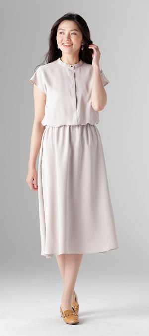 青山商事 在宅勤務でもフォーマルな印象のワンピース 日本経済新聞 青山商事 在宅勤務でもフォーマルな印象のワンピース 日本経済新聞