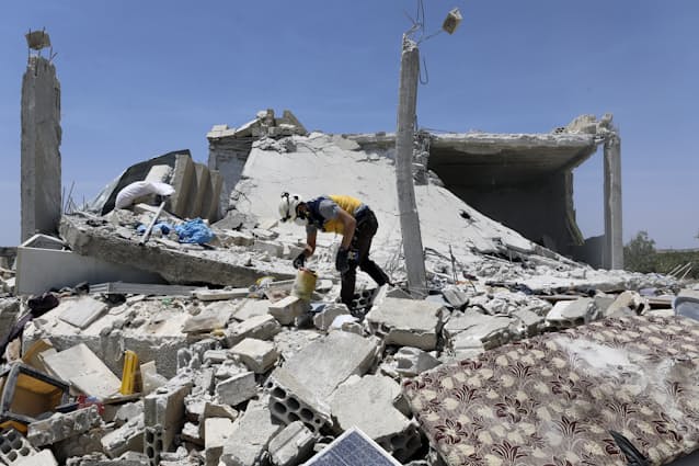 シリア反体制派拠点に砲撃 日本経済新聞 シリア反体制派拠点に砲撃 日本経済新聞