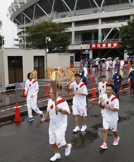 ジーコさん 鹿嶋走る 茨城で聖火リレー開始 日本経済新聞 ジーコさん 鹿嶋走る 茨城で聖火リレー開始 日本経済新聞