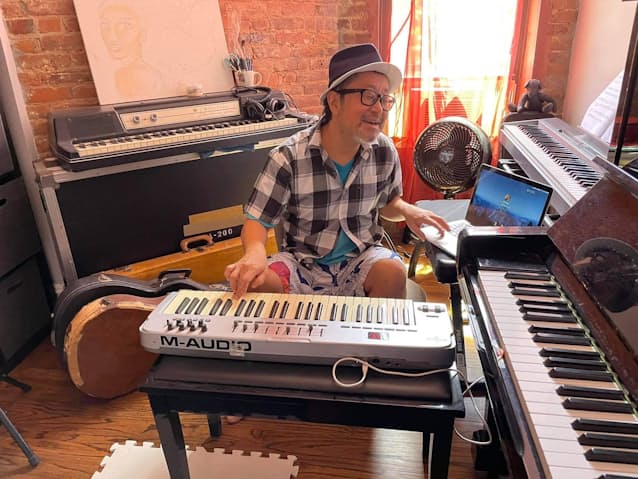 大江千里 Nyの自宅で 1人ジャズ の新作録音 日本経済新聞 大江千里 Nyの自宅で 1人ジャズ の新作録音 日本経済新聞