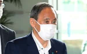 首相官邸に入る菅首相(6日午前) 首相官邸に入る菅首相(6日午前)