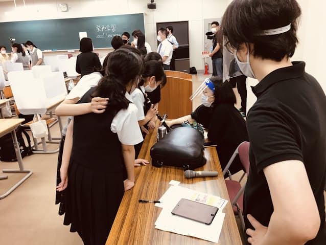 埼玉の高校で音楽の特別授業 指揮者 西本智実氏ら講師 日本経済新聞 埼玉の高校で音楽の特別授業 指揮者 西本智実氏ら講師 日本経済新聞