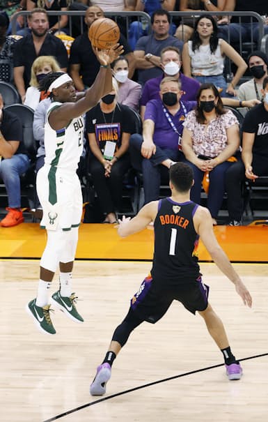 バックス3勝目 リーグ制覇に王手 Nba決勝 日本経済新聞 バックス3勝目 リーグ制覇に王手 Nba決勝 日本経済新聞