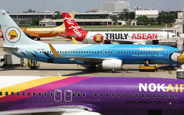 タイ・バンコクのドンムアン空港に並ぶＬＣＣの機体（2014年撮影）