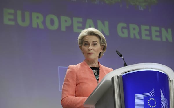 ＥＵの気候変動対策を発表するフォンデアライエン欧州委員長（７月14日、ブリュッセル）＝ＡＰ