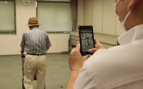 高齢者の歩行を動画で撮影しＡＩが解析する（川崎市）