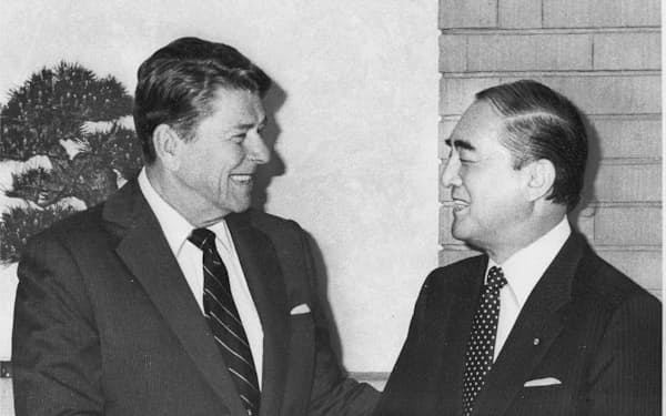 日米摩擦の際の半導体協定は日本の弱体化につながった（86年、中曽根首相とレーガン大統領の会談）