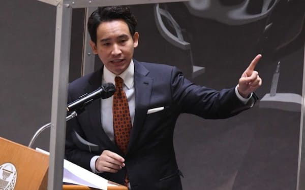タイ初の女性首相誕生秒読み インラック チナワットさん 日本経済新聞 タイ初の女性首相誕生秒読み インラック チナワットさん 日本経済新聞