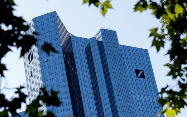 ドイツ銀 最大2万人削減検討 日本経済新聞