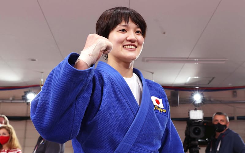 女子70㌔級で金メダルを獲得した新井 女子70㌔級で金メダルを獲得した新井
