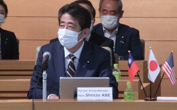 日米台の議員による戦略対話に出席した安倍前首相（29日、国会内）