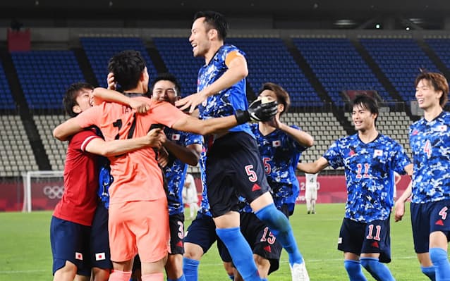 サッカー男子4強入り Pk戦制す 日本経済新聞 サッカー男子4強入り Pk戦制す 日本経済新聞