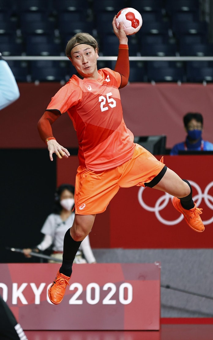 ハンド男子 歴史的勝利も笑顔なし 準々決勝進出ならず 日本経済新聞 ハンド男子 歴史的勝利も笑顔なし 準々決勝進出ならず 日本経済新聞