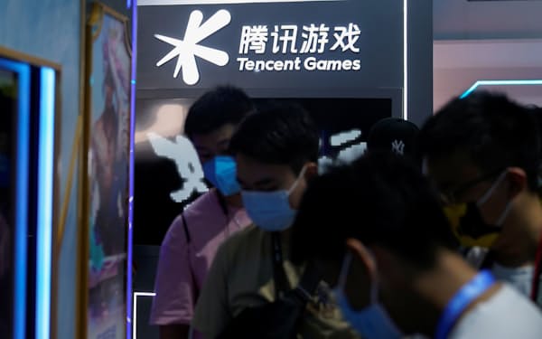 テンセントの人気ゲームが名指しで批判された（7月30日、上海）＝ロイター