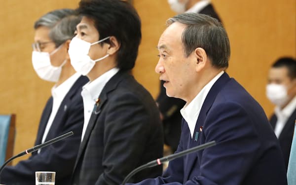 新型コロナ感染症対策本部の会合で8県への「まん延防止」追加を表明する菅首相(5日、首相官邸)