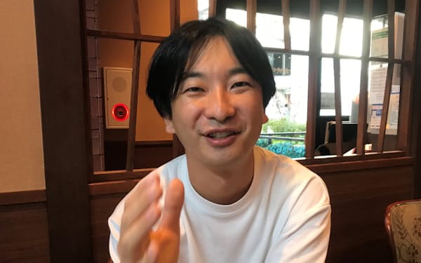 手本はゲイツ 資産140億円のカリスマが挑む社会貢献 日本経済新聞 手本はゲイツ 資産140億円のカリスマが挑む社会貢献 日本経済新聞