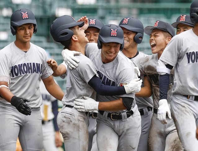 横浜 緒方が逆転サヨナラ本塁打 広島新庄下す 夏の甲子園 日本経済新聞 横浜 緒方が逆転サヨナラ本塁打 広島新庄下す 夏の甲子園 日本経済新聞