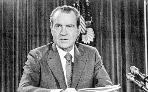 1971年8月15日、金とドルの交換停止を発表するニクソン米大統領（UPI＝共同）