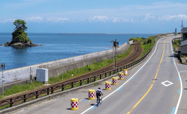 富山湾の絶景 自転車で 観光資源にサイクルルート 日本経済新聞 富山湾の絶景 自転車で 観光資源にサイクルルート 日本経済新聞