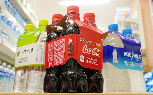 日本コカ・コーラのラベルレスペットボトル飲料（東京都大田区のウェルパーク池上店）