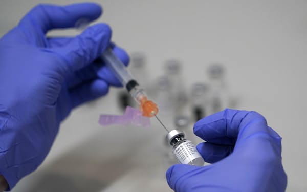 米バイデン政権は１８日、９月下旬から３回目の追加接種を開始すると発表した＝ＡＰ