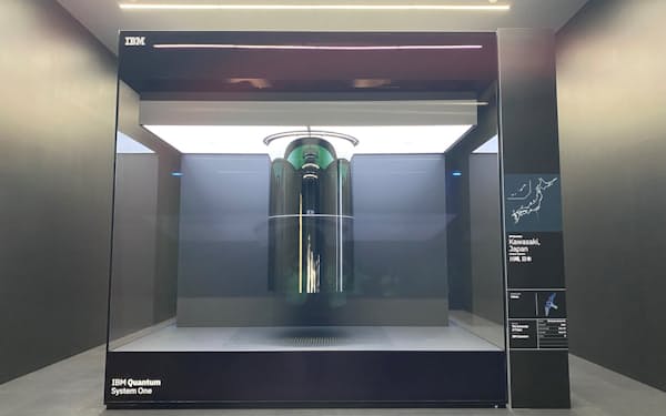 日本初のゲート型商用量子コンピューター「IBM Quantum System One」(撮影:日経クロステック)